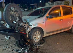 motociclista-fica-ferido-em-grave-acidente-na-rua-rio-da-paz,-em-cascavel