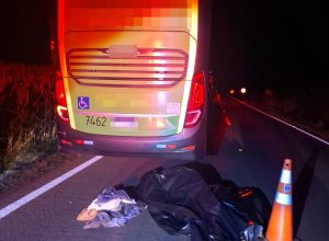 pedestre-morre-atropelado-por-onibus-na-pr-484-em-capitao-leonidas-marques