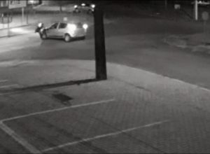 camera-registra-grave-acidente-que-deixou-motociclista-ferido-na-rua-rio-da-paz