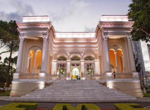 camara-de-curitiba-define-projeto-de-modernizacao-do-predio-do-legislativo