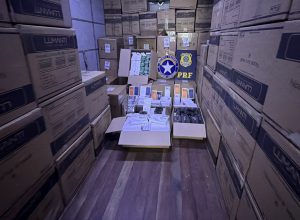 receita-federal-e-prf-apreendem-carga-de-contrabando-escondida-em-caminhao-na-br-277