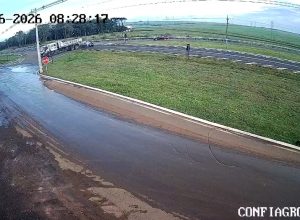 camera-registra-batida-entre-carro-e-caminhao-na-br-277-em-santa-tereza-do-oeste