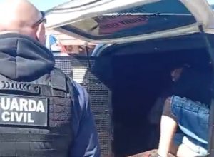 jovem-de-18-anos-e-detido-com-drogas-em-frente-upa-tancredo