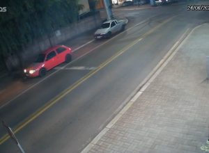 mulher-furta-carro-deixado-ligado-e-e-presa-apos-perseguicao-na-br-277