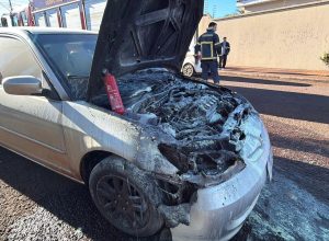 incendio-atinge-honda-civic-no-bairro-country-em-cascavel