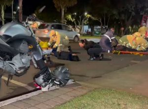 casal-fica-ferido-apos-moto-ser-atingida-por-carro-em-cascavel