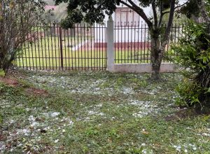 temporal-com-granizo-provoca-destruicao-em-distrito-de-cascavel