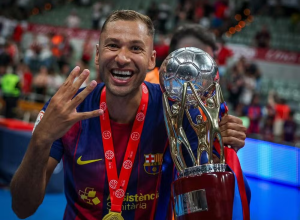 barcelona-encerra-jejum-na-liga-espanhola-de-futsal-e-brasileiro-e-o-cara-do-titulo