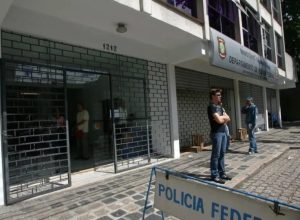 justica-reintegra-posse-de-antigo-predio-da-pf-invadido-ha-meses-no-centro-de-curitiba
