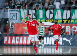 cassiano-klein-guia-legiao-brasileira-ao-bicampeonato-portugues-com-o-benfica