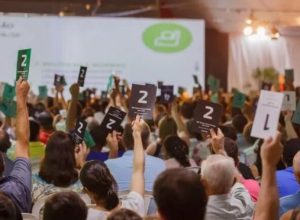 por-que-os-idosos-estao-trocando-os-grandes-bancos-por-cooperativas-de-credito?