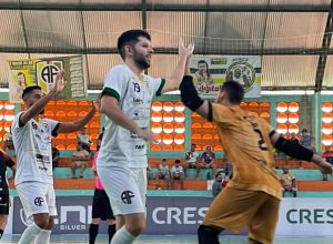 com-dois-de-matheus,-apodi-vence-blumenau-em-casa-e-sobe-para-o-g-8-da-lnf-silver
