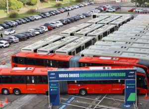 transporte-metropolitano-de-curitiba-recebe-onibus-superarticulados-de-23-metros