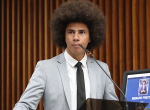 presidente-do-tj-pr-cassa-liminar-que-suspendia-processo-contra-renato-freitas