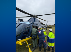 video:-helicoptero-da-prf-resgata-crianca-que-caiu-de-caminhao-em-movimento-na-br-277