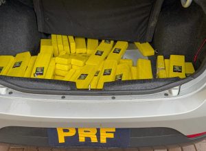 carro-roubado-em-minas-gerais-e-apreendido-com-200-kg-de-maconha-em-cascavel