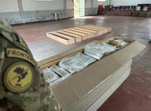 prf-localiza-deposito-em-salao-comunitario-e-apreende-351-kg-de-maconha-em-cascavel