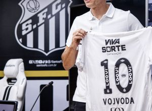 vojvoda-e-apresentado-oficialmente-como-novo-tecnico-do-santos