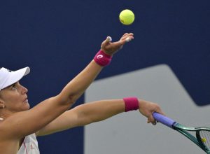 bia-haddad-sofre,-mas-vence-britanica-kartal-em-estreia-no-us-open