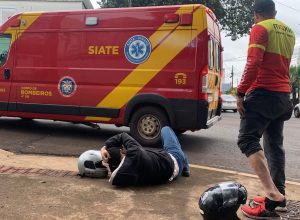 camera-de-seguranca-flagra-batida-entre-motos-na-rua-presidente-kennedy-em-cascavel