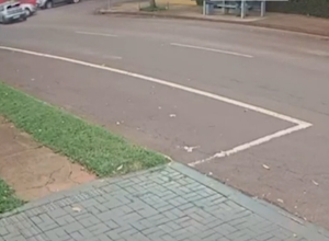 acidente-entre-dois-carros-e-registrado-no-cruzamento-das-ruas-manoel-ribas-e-curitiba