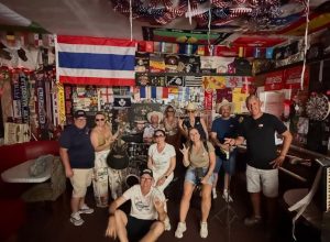 amigos-levam-camisa-do-velez-camaqua-para-a-rota-66