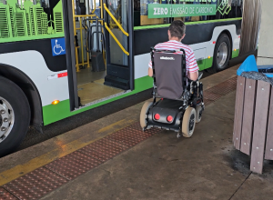 cadeirantes-denunciam-dificuldades-no-transporte-publico-e-pedem-providencias-em-cascavel