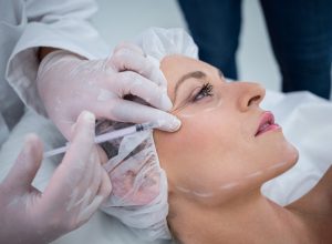 vigilancia-sanitaria-alerta-sobre-uso-de-substancia-proibida-em-procedimentos-esteticos