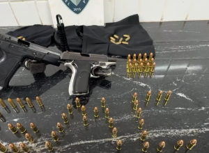 guarda-municipal-recupera-carro-furtado-e-apreende-armas-na-zona-oeste-de-cascavel