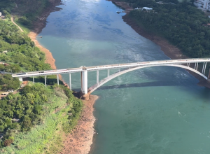 novos-dados-mostram-fluxo-de-ate-93-mil-pessoas-por-dia-na-ponte-da-amizade