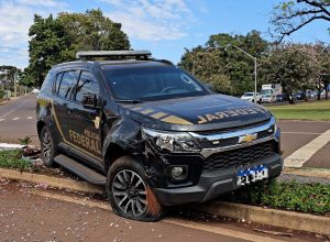 viatura-da-pf-se-envolve-em-acidente-com-caminhonete-em-cascavel