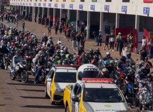 10o-passeio-motociclistico-da-policia-militar-reune-mais-de-700-motos-em-cascavel