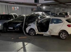 carro-invade-loja-de-veiculos-apos-acidente-no-bairro-parque-sao-paulo