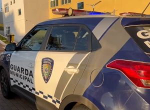 homem-e-preso-ao-arrombar-porta-da-camara-municipal-de-cascavel