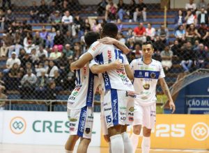 pato-vence-o-blumenau-de-virada-e-sobe-na-tabela-da-lnf