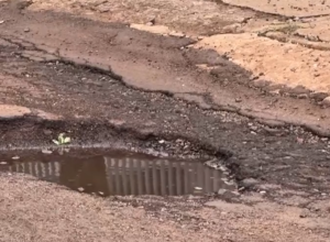 buracos-colocam-em-risco-a-seguranca-e-dificultam-a-vida-de-moradores-em-cascavel