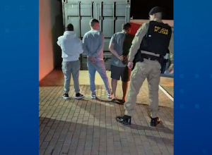 policia-encontra-pacotes-falsos-de-dinheiro-apos-prisao-de-suspeitos-do-golpe-do-bilhete