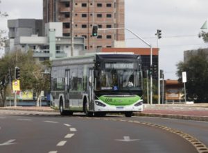 cascavel-registra-mais-de-5-mil-infracoes-de-desrespeito-a-faixa-exclusiva-do-onibus
