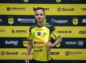 bruno-e-apresentado-no-jaragua-e-projeta-estreia-no-classico-contra-o-joinville