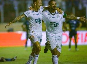 copa-do-nordeste:-bahia-vence-confianca-por-4-a-1-e-encaminha-titulo