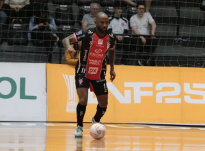 henrique-sofre-lesao-grave-e-desfalca-joinville-ate-o-fim-da-temporada