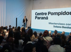solano-benitez-aprofunda-conceitos-do-centre-pompidou-parana-em-palestra