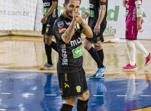 praia-clube-derrota-jaragua-e-reassume-a-lideranca-da-lnf-cresol-2025