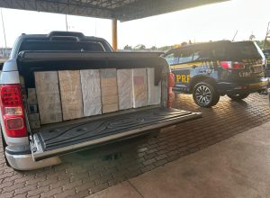 paraguaio-e-preso-transportando-700-celulares-em-cascavel