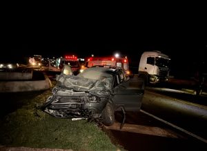 casal-fica-ferido-apos-batida-entre-carro-e-caminhao-na-br-277,-em-santa-tereza-do-oeste
