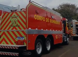 incendio-atinge-residencias-e-mobiliza-bombeiros-no-bairro-tres-lagoas,-em-foz-do-iguacu