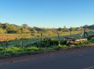 moradores-de-cascavel-velho-denunciam-descarte-irregular-de-lixo-em-terreno-abandonado