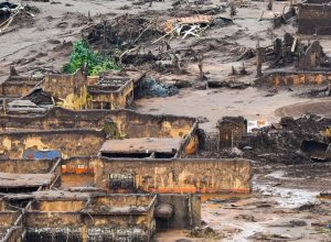 pescadores-atingidos-por-queda-de-barragem-do-fundao-recebem-beneficio