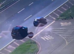com-apoio-de-helicoptero,-operacoes-da-pmpr-apreendem-drogas-e-eletronicos