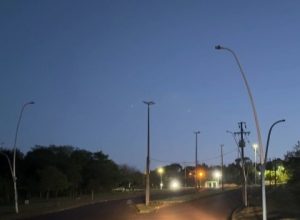 avenida-de-acesso-ao-lago-municipal-de-cascavel-fica-no-escuro-apos-furto-de-fiacao